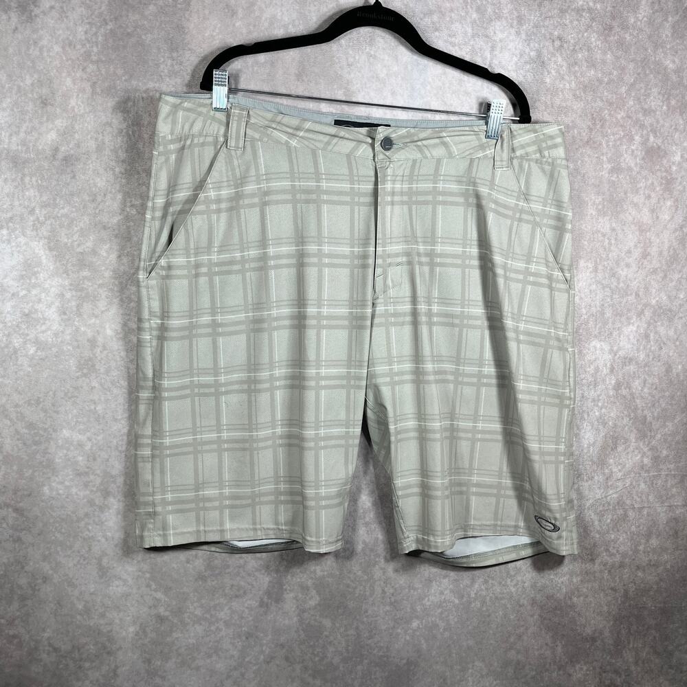 Oakley Performance Golf Shorts Mens 40 Beige Plaid Hybrid Outdoor Gorp Casual